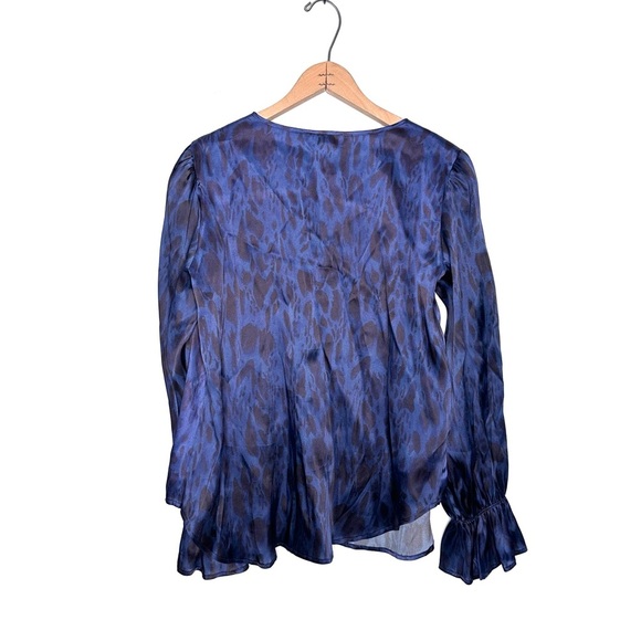 Tucker | Blue Animal Print Tie Neck Ruffle Cuff Silk Blouse Size Medium - Picture 4 of 6